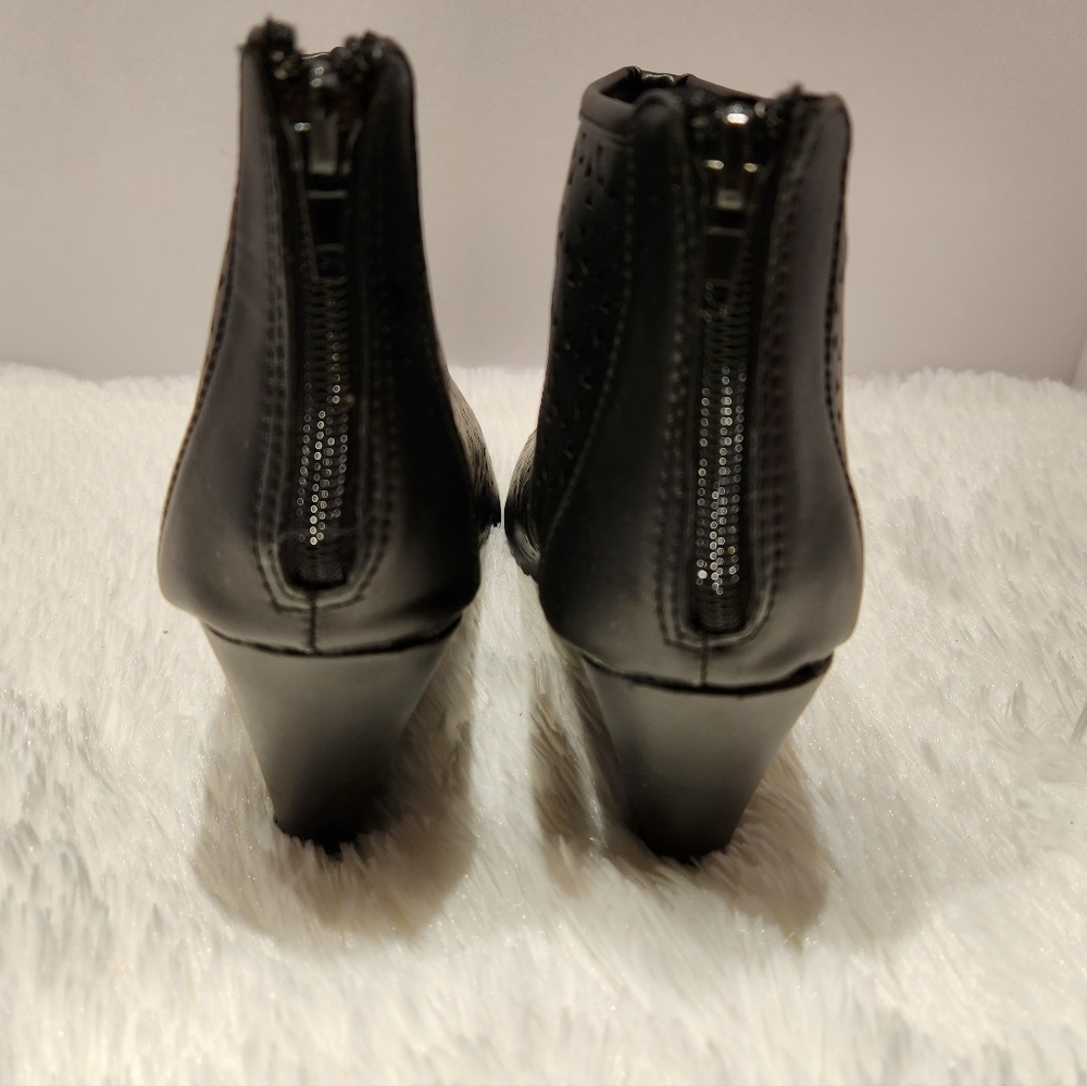 Boot - Picture 3 of 4